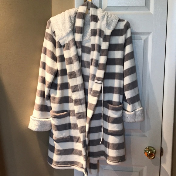 Super soft and comfy robe, medium - Picture 1 of 4